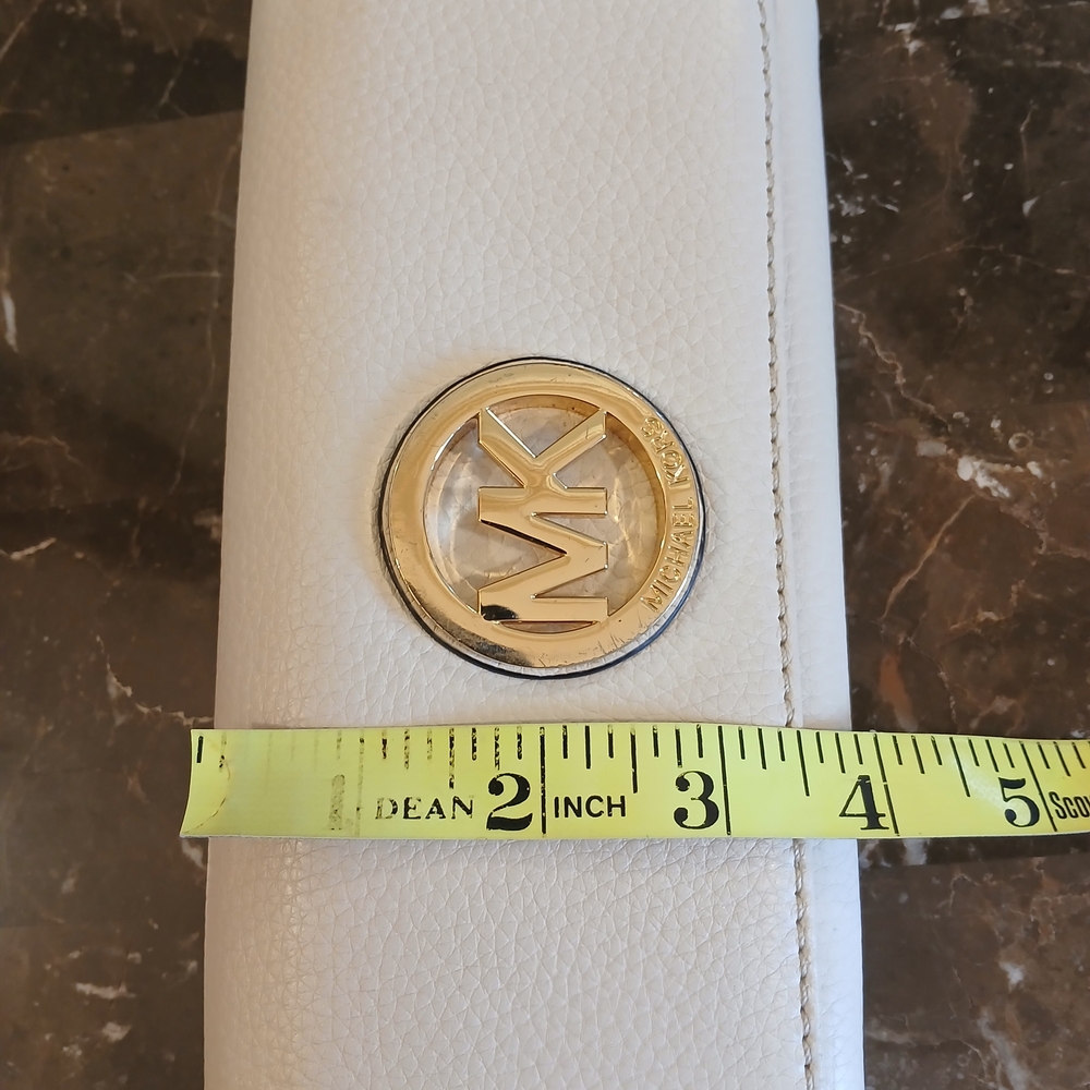 Michael Kors Wallet with Gold Logo - Picture 11 of 16